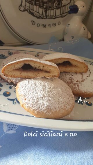 Grossi biscotti con arancia e cioccolato