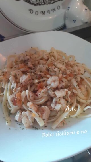 Pasta con pesce spada e gamberetti