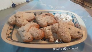 Biscotti colombine con cioccolato, uvetta e canditi