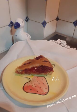 Crostata con confettura di fragoloni e marmellata di limoni