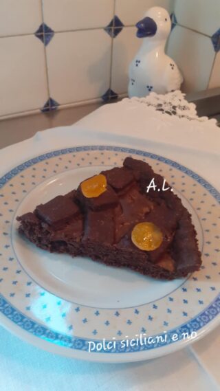 Crostata al cacao con ripieno di crema di nocciole