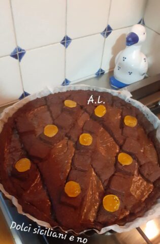 Crostata al cacao con ripieno di crema di nocciole