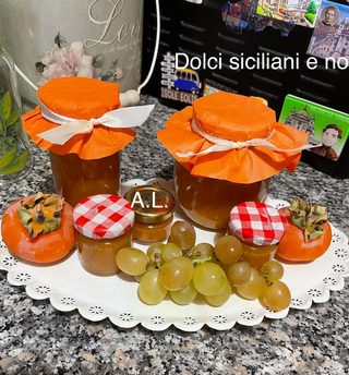 Confettura di uva e cachi